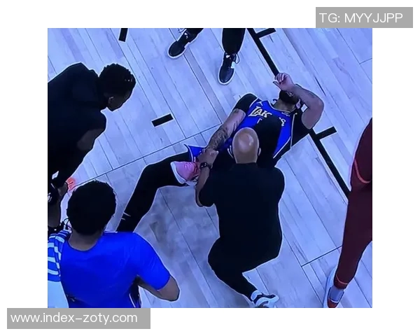 芬奇透露麦克丹尼尔斯脚踝伤势恢复良好今日参与部分训练状态良好