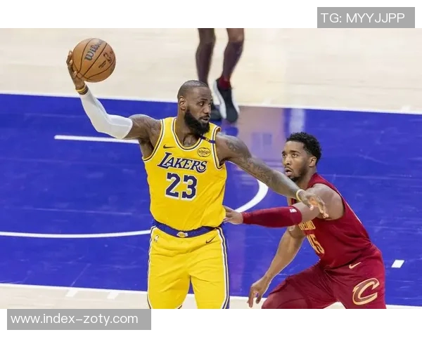 拉拉维亚称赞詹姆斯无私助攻八村塁得分展现团队精神 拉拉维亚称赞詹姆斯无私助攻八村塁得分展现团队精神