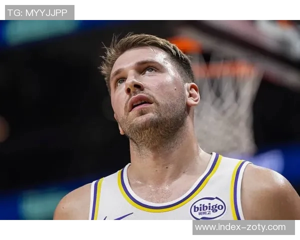 东契奇谈小腿伤情复杂里夫斯复出需谨慎以免加重伤势 东契奇谈小腿伤情复杂里夫斯复出需谨慎以免加重伤势