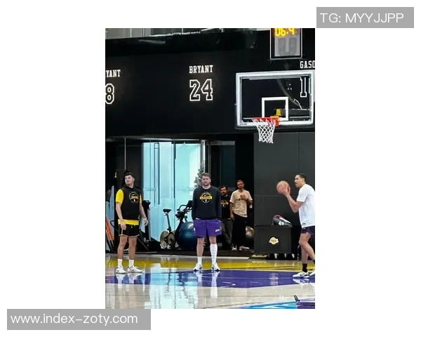 东契奇谈小腿伤情复杂里夫斯复出需谨慎以免加重伤势